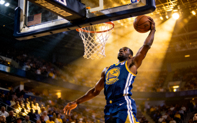 NBA季后赛精彩瞬间 - 球员高高跃起完成扣篮，灯光聚焦